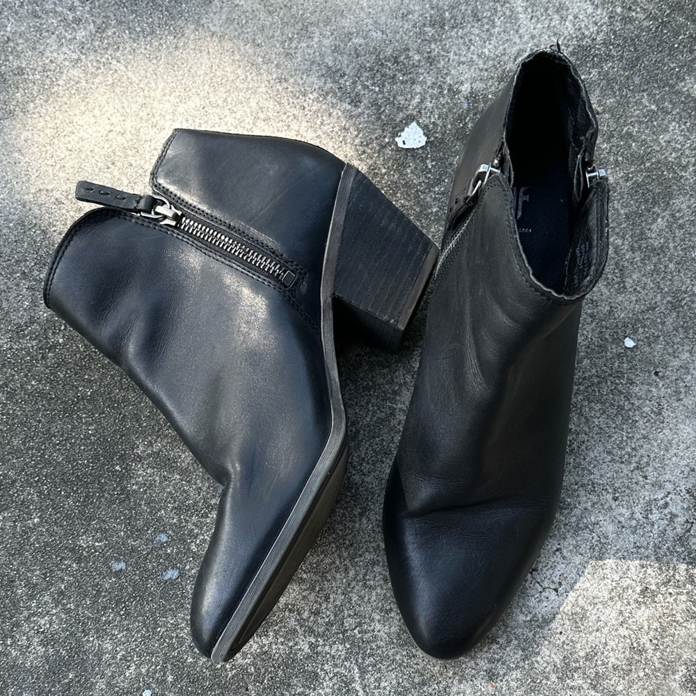 Frye Judith Double Zipper Ankle Booties